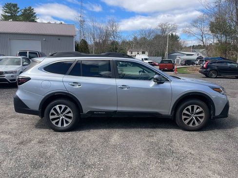 Used 2022 Subaru Outback Premium AWD/4WD image 4