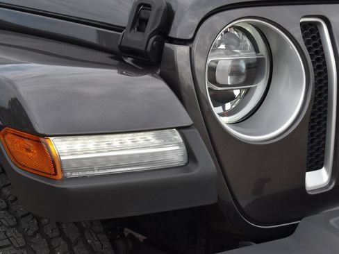 Used 2022 Jeep Wrangler Unlimited Sahara w/ LED Lighting Group AWD/4WD image 4