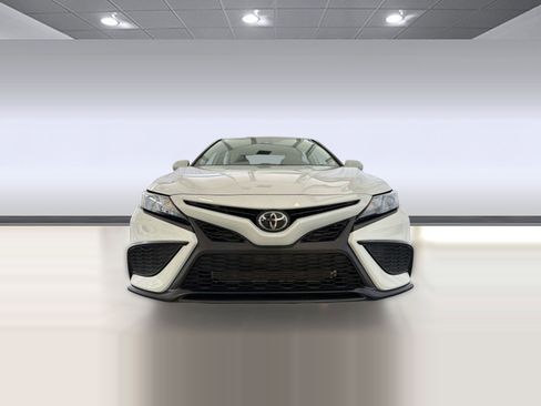 Used 2023 Toyota Camry SE image 6