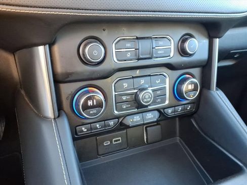 Used 2021 Chevrolet Tahoe Premier w/ Premium Package image 26