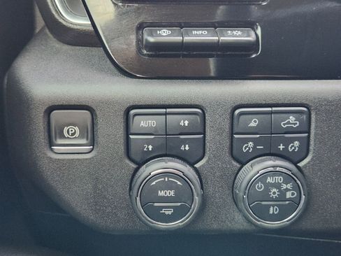 Used 2025 Chevrolet Silverado 2500 LTZ w/ LTZ Convenience Package image 24