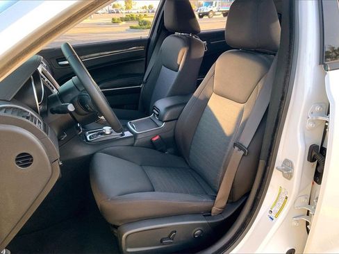 Used 2022 Chrysler 300 Touring w/ Sport Appearance Package image 9