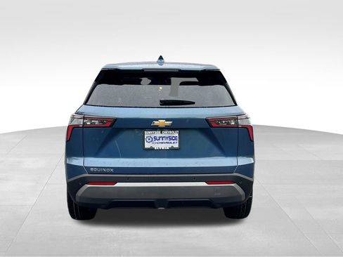New 2026 Chevrolet Equinox LT w/ Convenience Package II FWD image 3
