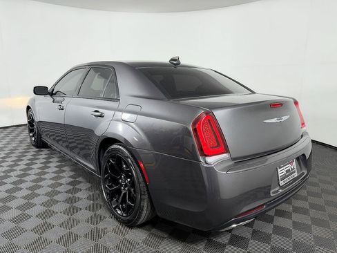 Used 2017 Chrysler 300 S RWD image 15