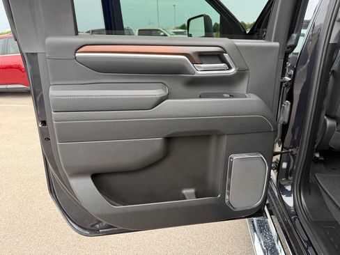 Used 2025 GMC Sierra 2500 Denali AWD/4WD image 9