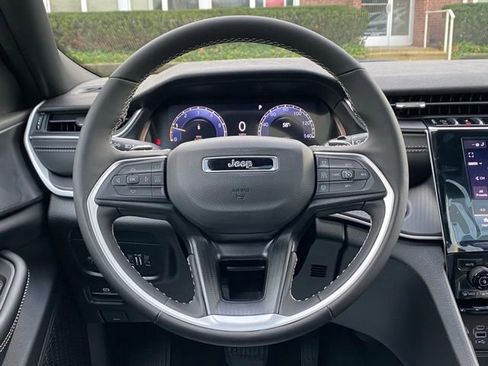 New 2025 Jeep Grand Cherokee Altitude image 23