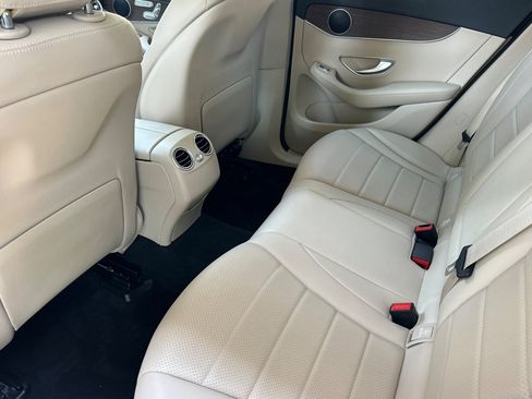 Used 2021 Mercedes-Benz GLC 300 image 31