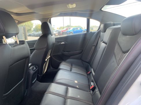 Used 2017 Chevrolet SS RWD image 32