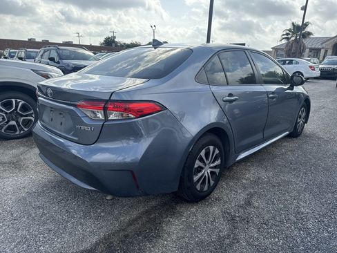 Used 2022 Toyota Corolla LE FWD image 3