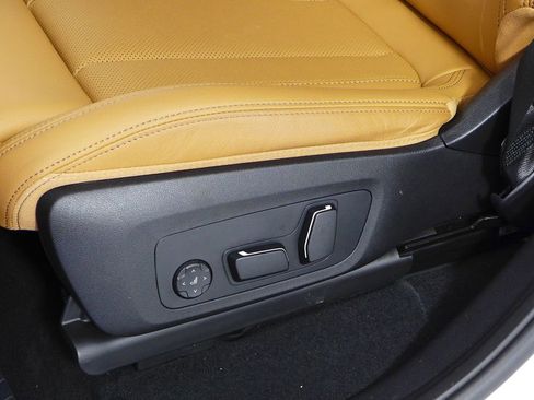 Used 2025 BMW X4 M40i w/ Premium Package image 23