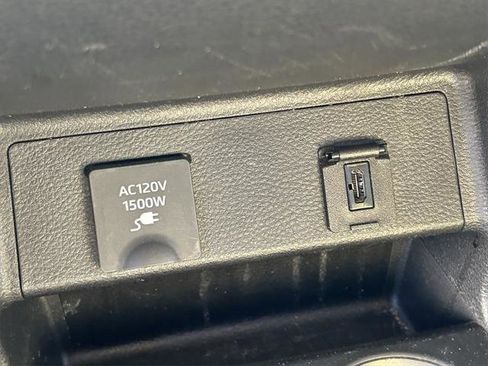 Certified 2023 Toyota Sienna XLE image 27