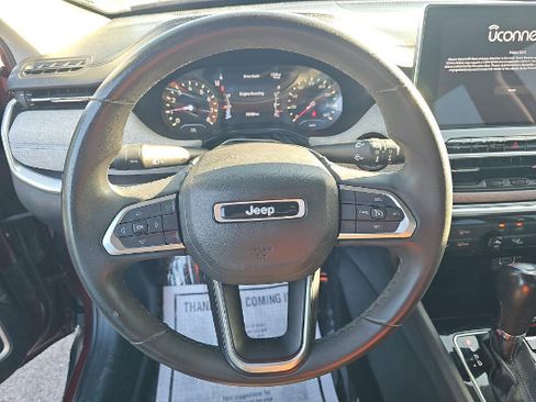Used 2022 Jeep Compass Latitude w/ Sun and Sound Group AWD/4WD image 5