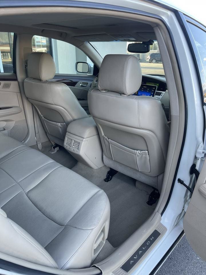 Used 2008 Toyota Avalon Limited FWD image 9