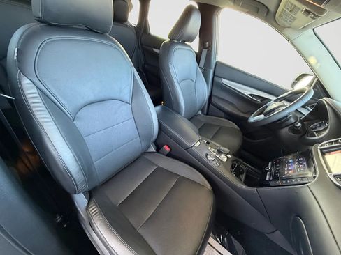 Used 2019 INFINITI QX50 Essential w/ Premium Heat Package image 19