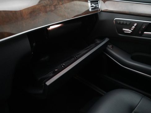 Used 2015 Mercedes-Benz E 350 4MATIC Sedan image 29