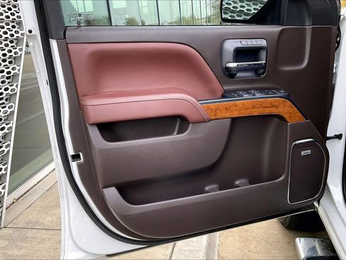 Used 2018 Chevrolet Silverado 1500 High Country image 20