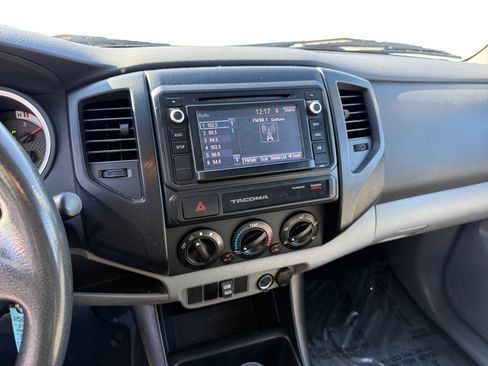 Used 2015 Toyota Tacoma Base image 12