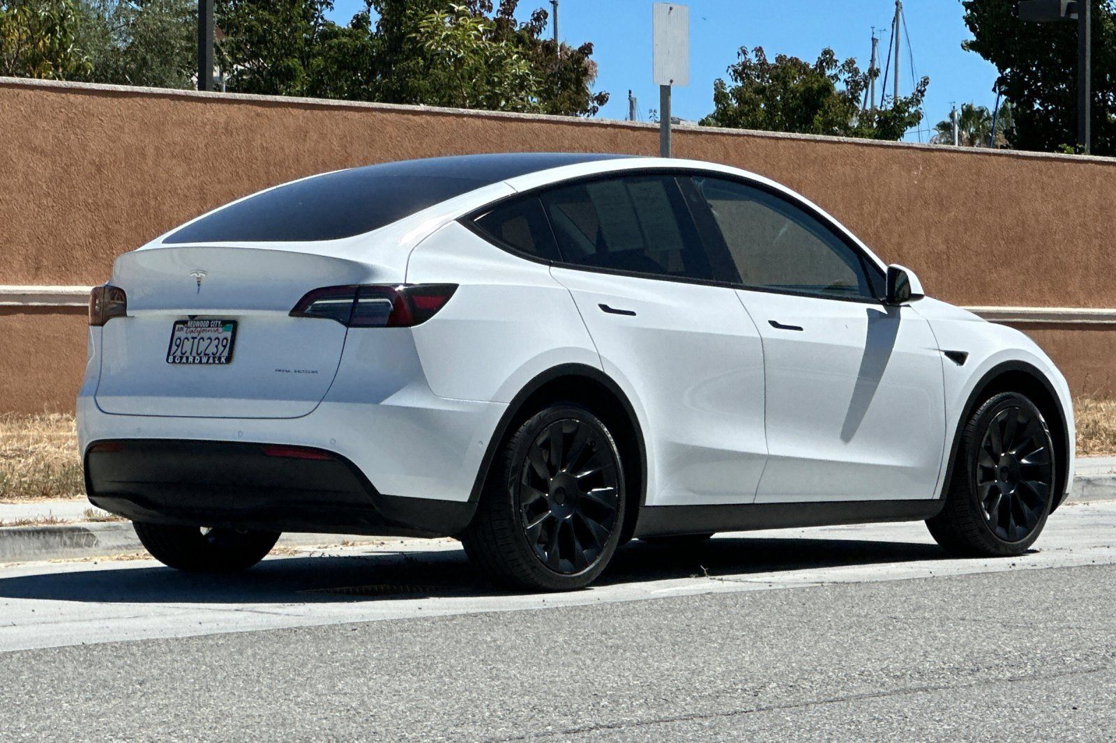 Used 2022 Tesla Model Y Long Range AWD/4WD image 4