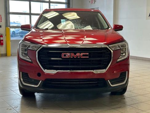 Used 2024 GMC Terrain SLE image 2