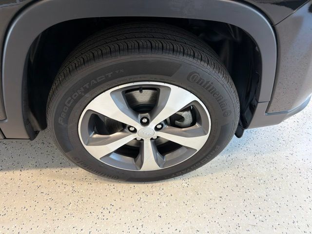 Used 2022 Jeep Cherokee Limited AWD/4WD image 10