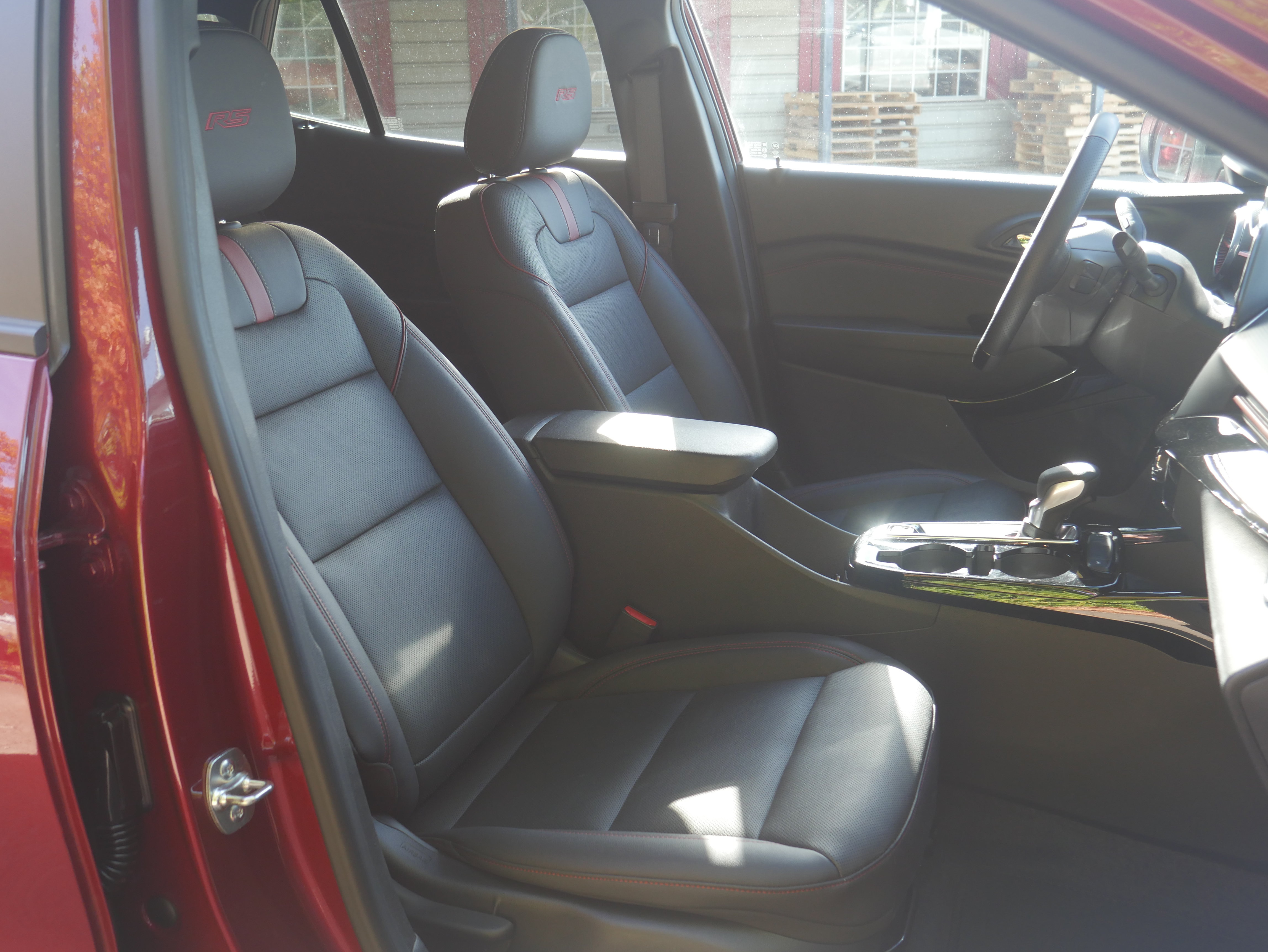 Used 2025 Chevrolet Trax RS w/ Driver Confidence Package FWD image 17