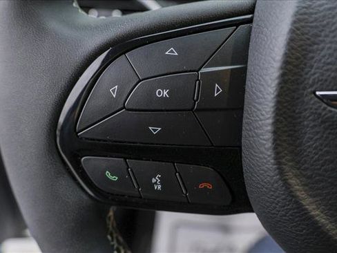 Used 2024 Chrysler Pacifica Premium image 14