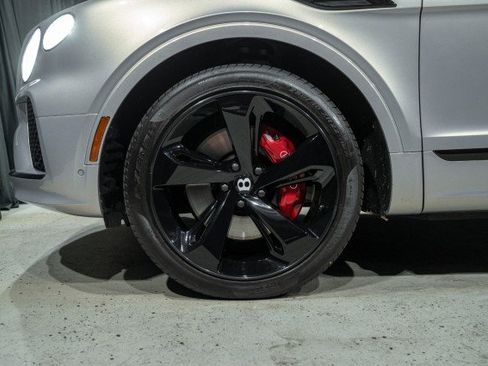 Used 2023 Bentley Bentayga Plug-In Hybrid image 7