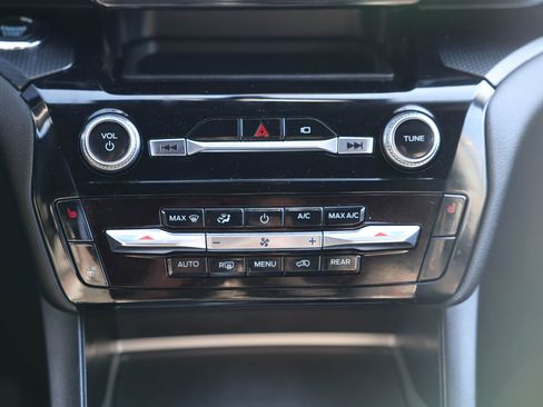 Certified 2022 Ford Explorer ST-Line w/ Class IV Trailer Tow Package AWD/4WD image 27