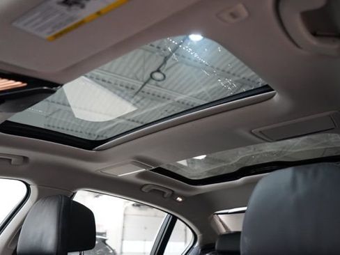 Used 2020 BMW 745e xDrive image 18