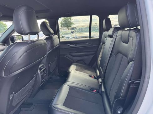 Used 2023 Jeep Grand Cherokee Altitude AWD/4WD image 14