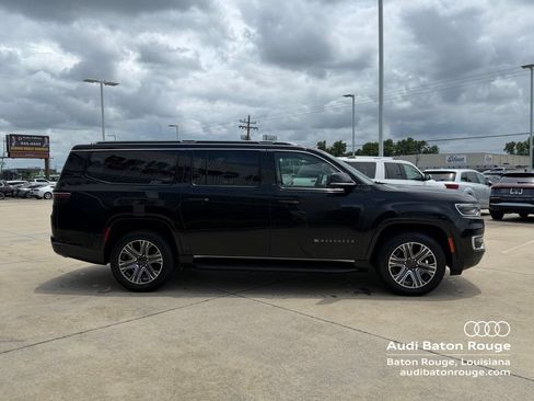 Used 2024 Jeep Wagoneer L Series II RWD image 3