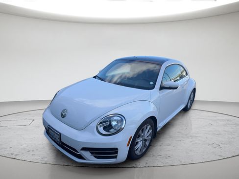 Used 2018 Volkswagen Beetle 2.0T SE FWD image 9