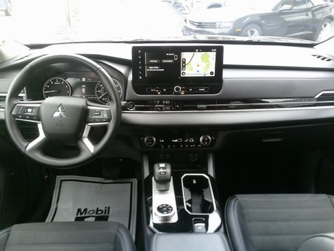 Used 2025 Mitsubishi Outlander SE AWD/4WD image 24