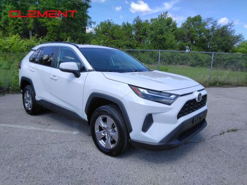 Used 2023 Toyota RAV4 XLE w/ Convenience Package FWD image 4