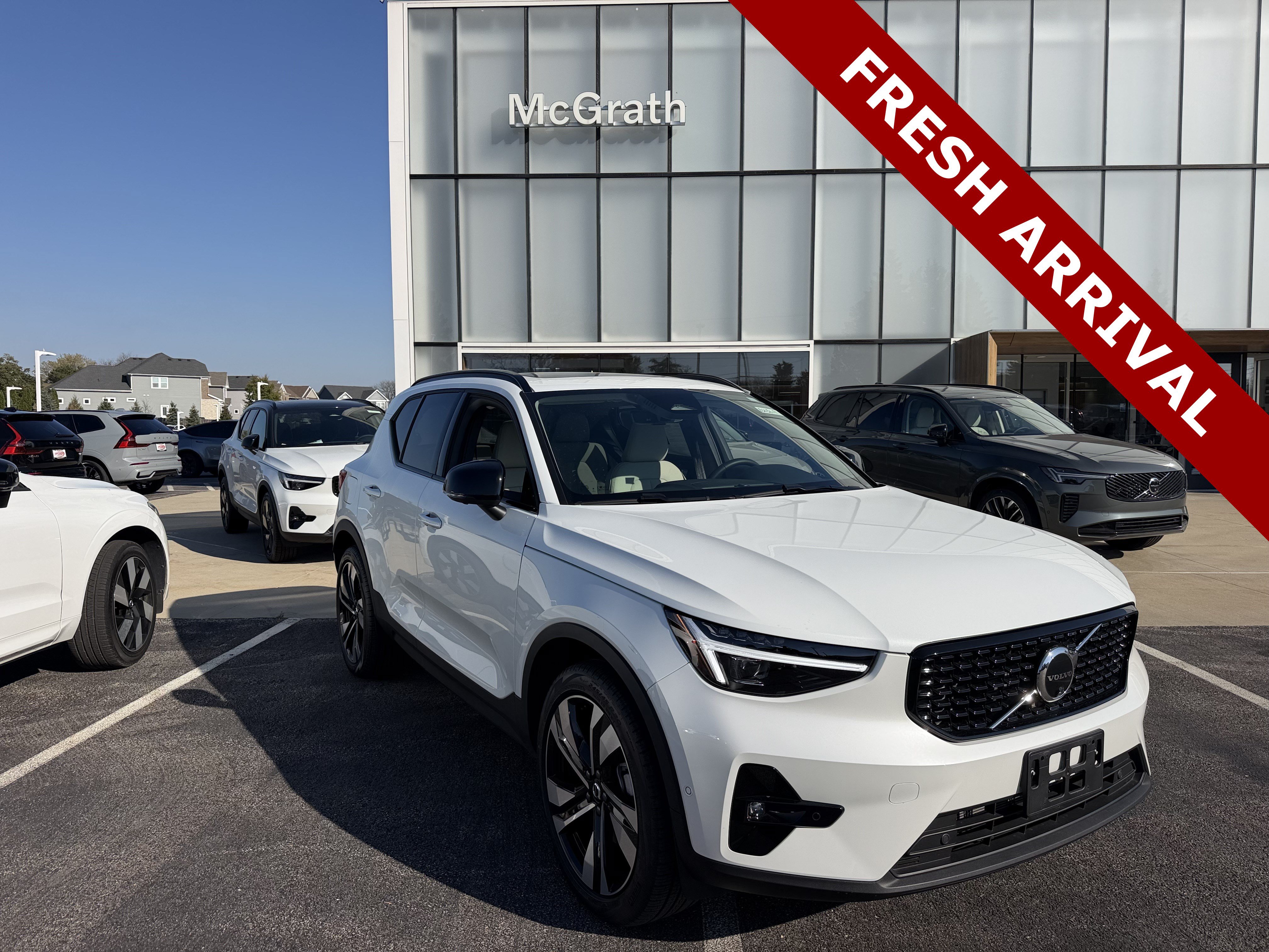 Used 2024 Volvo XC40 B5 Plus w/ Climate Package AWD/4WD image 1