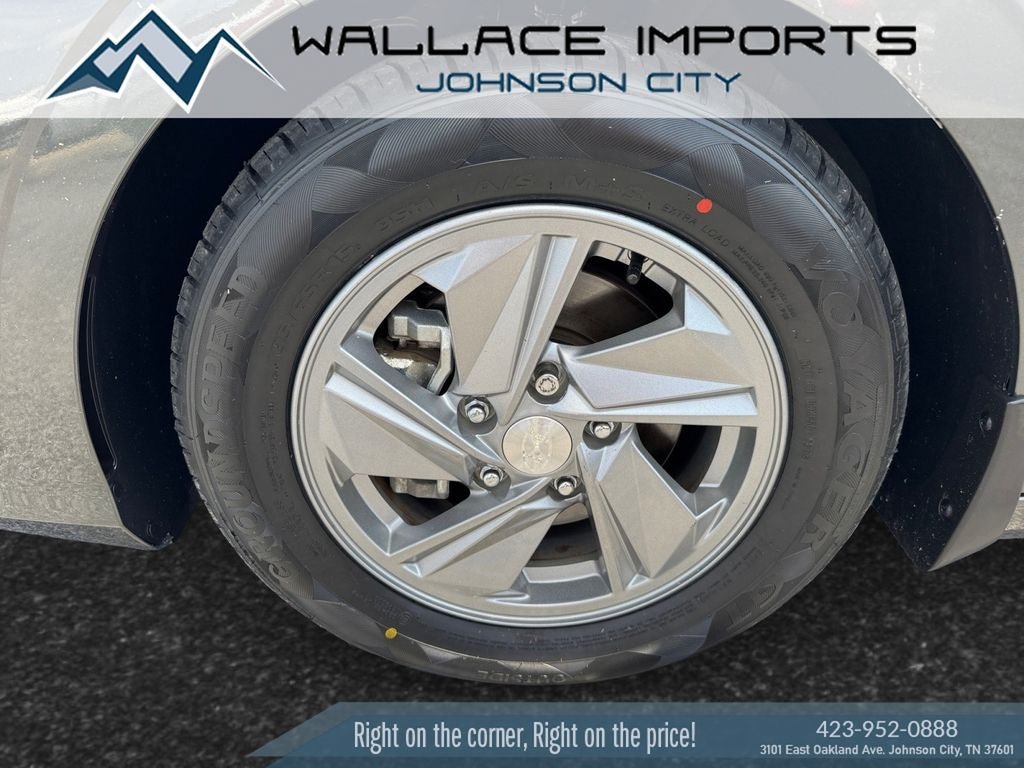 Used 2024 Hyundai Elantra SE FWD image 9