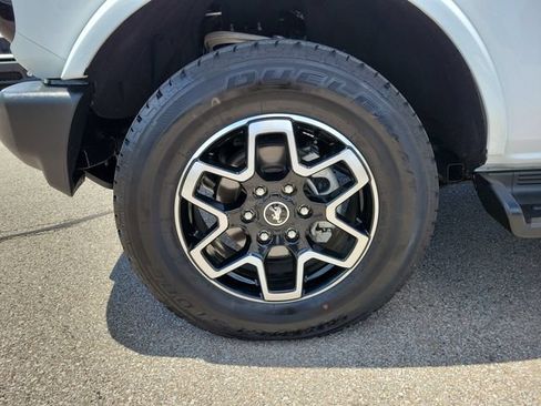 Certified 2025 Ford Bronco Outer Banks AWD/4WD image 9