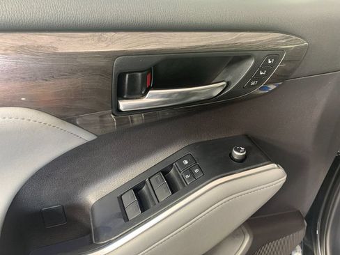 Used 2021 Toyota Highlander Limited AWD/4WD image 14