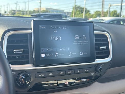Used 2023 Hyundai Venue SEL FWD image 18