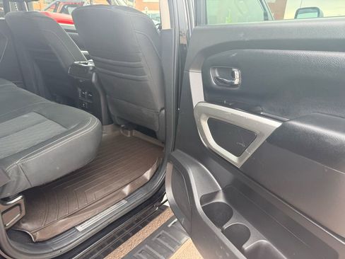 Used 2017 Nissan Titan SV image 24