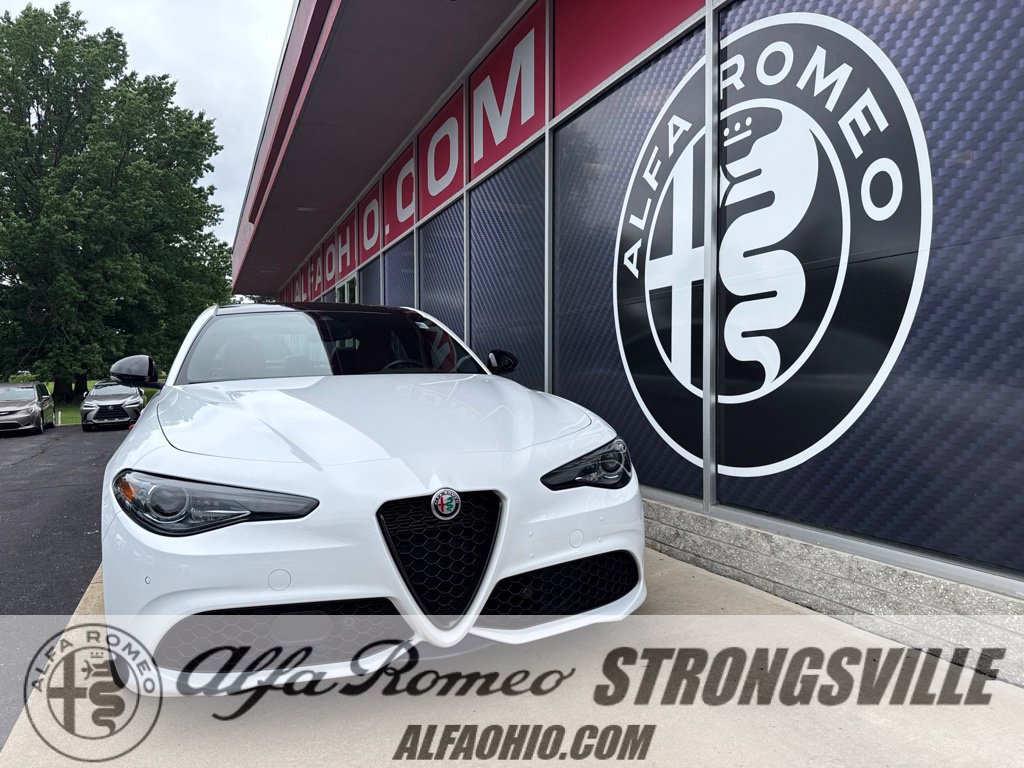 Used 2023 Alfa Romeo Giulia Veloce AWD/4WD image 1