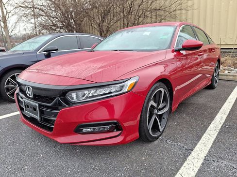 Used 2019 Honda Accord Sport image 2