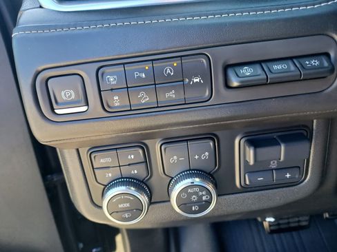 Used 2024 GMC Yukon XL Denali Ultimate w/ LPO, Floor Liner Package AWD/4WD image 16