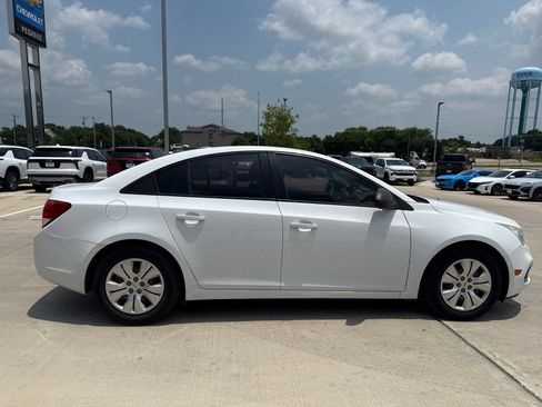 Used 2016 Chevrolet Cruze LS FWD image 5