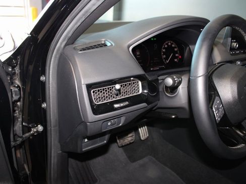 Used 2025 Honda Civic Sport image 13