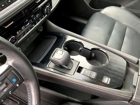 Used 2021 Nissan Rogue SL w/ Premium Package image 16