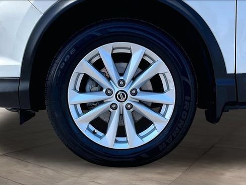 Certified 2019 Nissan Rogue Sport SV w/ Technology Package FWD image 33