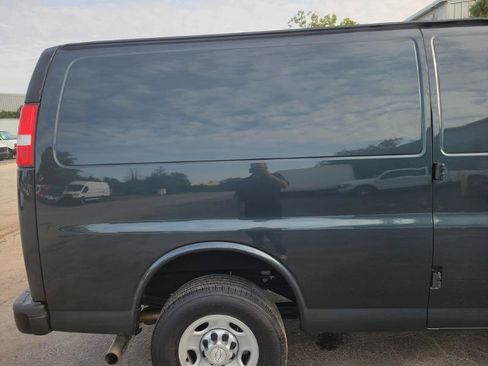 Used 2017 Chevrolet Express 3500 Extended RWD image 15