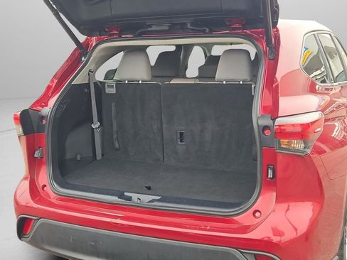 Used 2023 Toyota Highlander L image 21