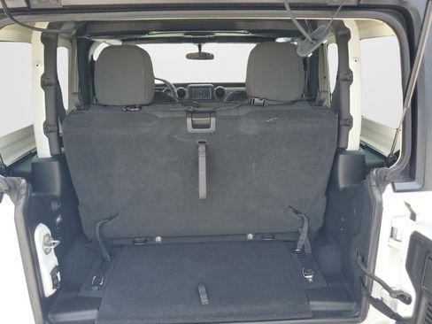 Used 2018 Jeep Wrangler Sport AWD/4WD image 9